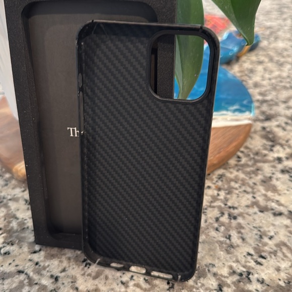 Great combo accessories for your iPhone 12 Pro Max. Black Case & Charging Cable - Picture 4 of 8